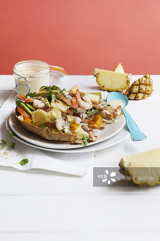 鲜虾菠萝酱芒果沙拉图片素材