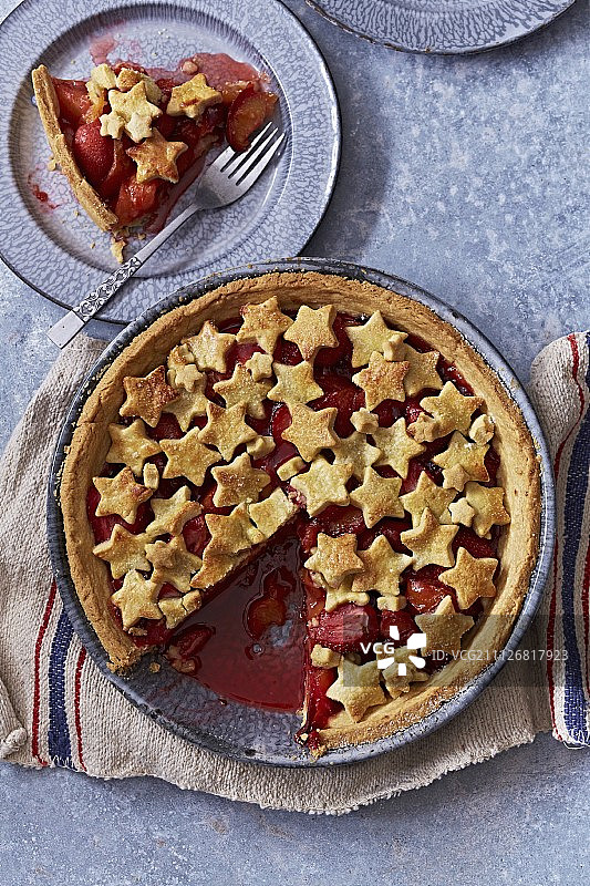 苹果草莓派与酥皮星星装饰图片素材