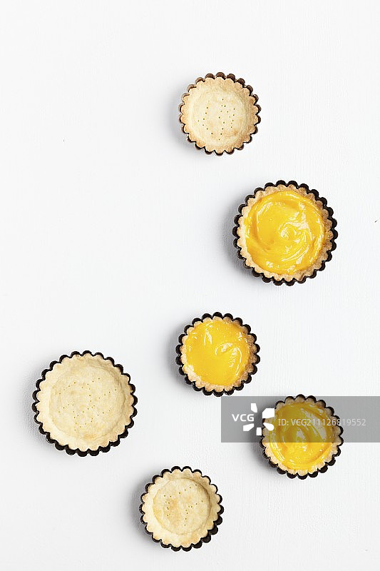 柠檬凝乳馅饼和空烤馅饼底图片素材