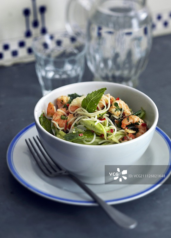 鲜虾捞面（亚洲风味）图片素材