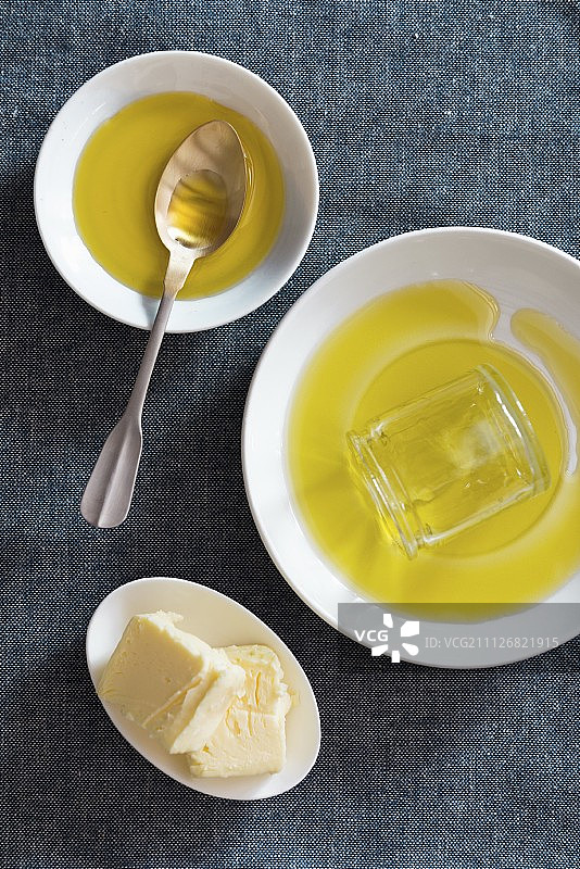 食用油和黄油图片素材