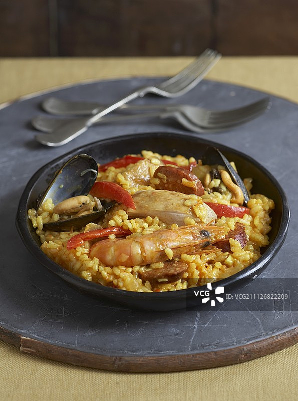 鸡肉海鲜西班牙烩饭图片素材