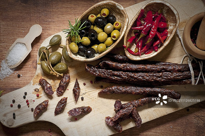 烟熏干鹿肉和猪油香肠图片素材