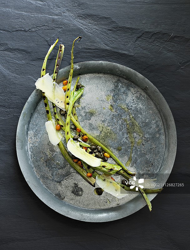 烤海甘蓝配帕尔马干酪图片素材