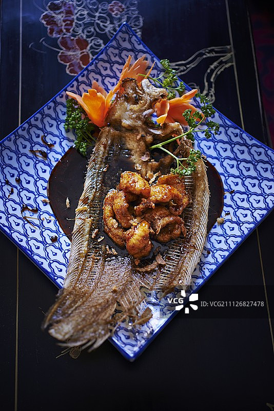 焦糖比目鱼配胡萝卜花（亚洲）图片素材