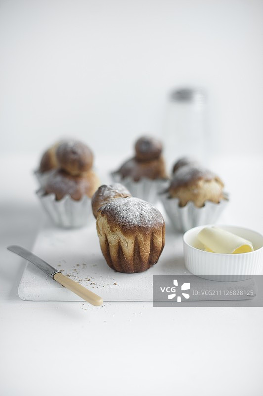 奶油面包、刀、黄油图片素材