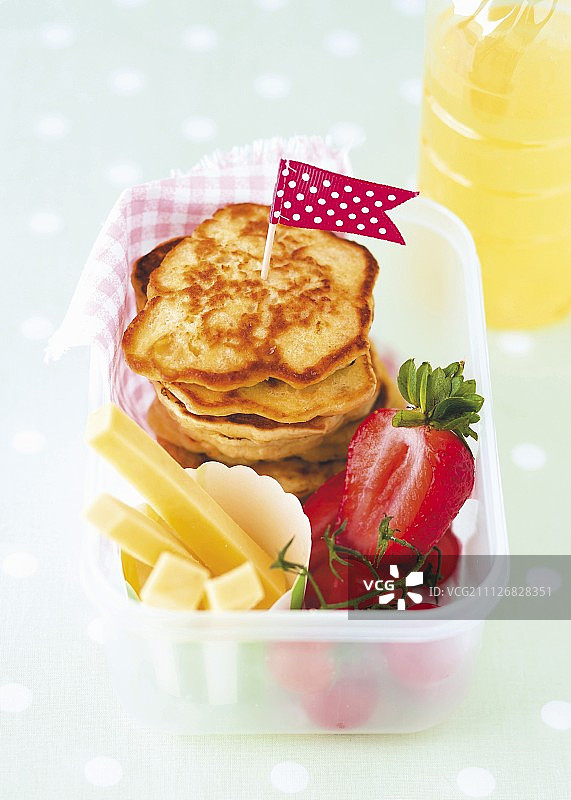 奶酪棒草莓煎饼图片素材