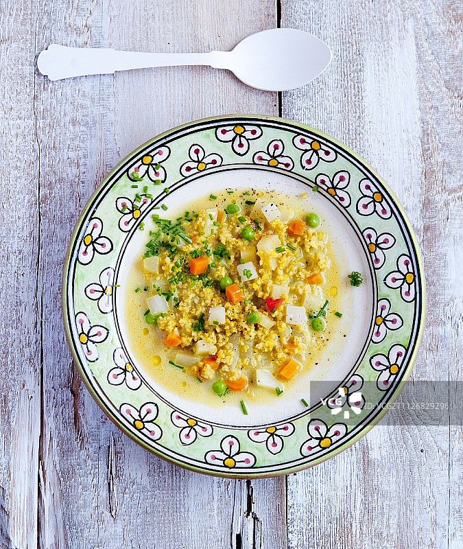 韭菜小米蔬菜汤图片素材