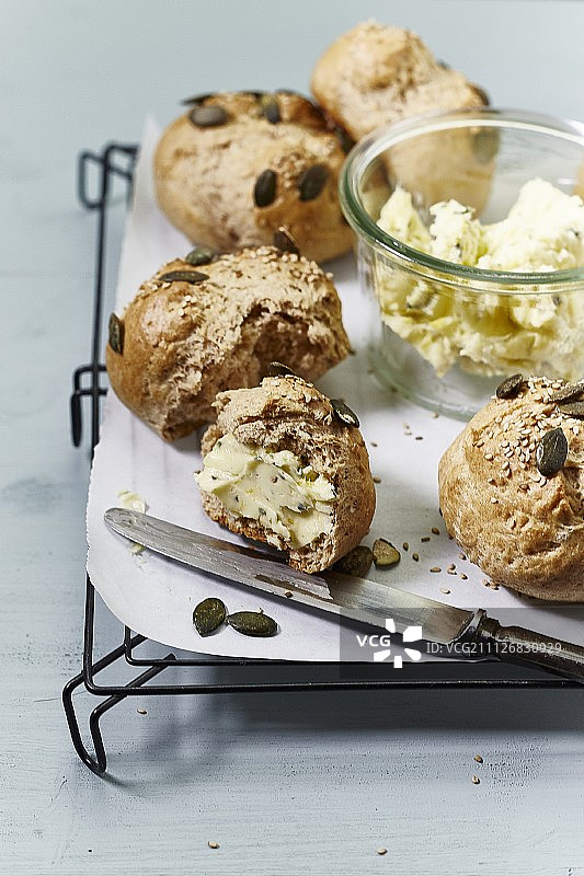 快速烘焙无酵母面包卷图片素材