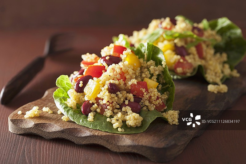 藜麦豆类甜椒番茄沙拉图片素材