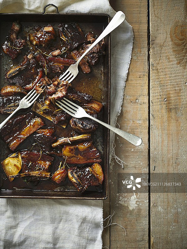 爱尔兰威士忌百里香慢炖牛肋骨图片素材