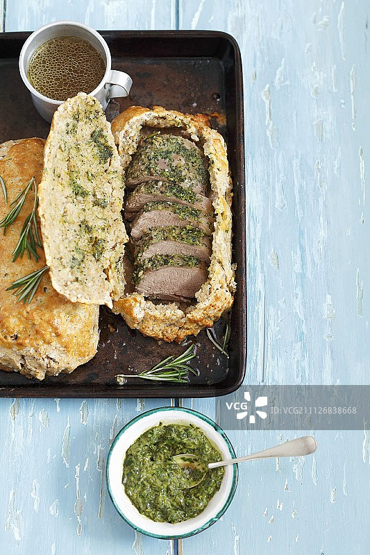 香蒜酱盐焗羊鞍图片素材