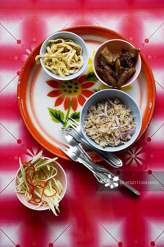 虾酱培根煎蛋炒饭图片素材