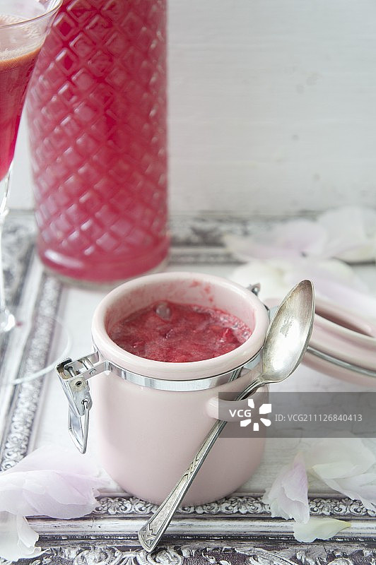 棉花糖用覆盆子草莓酱图片素材