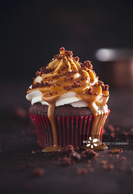 巧克力焦糖纸杯蛋糕图片素材