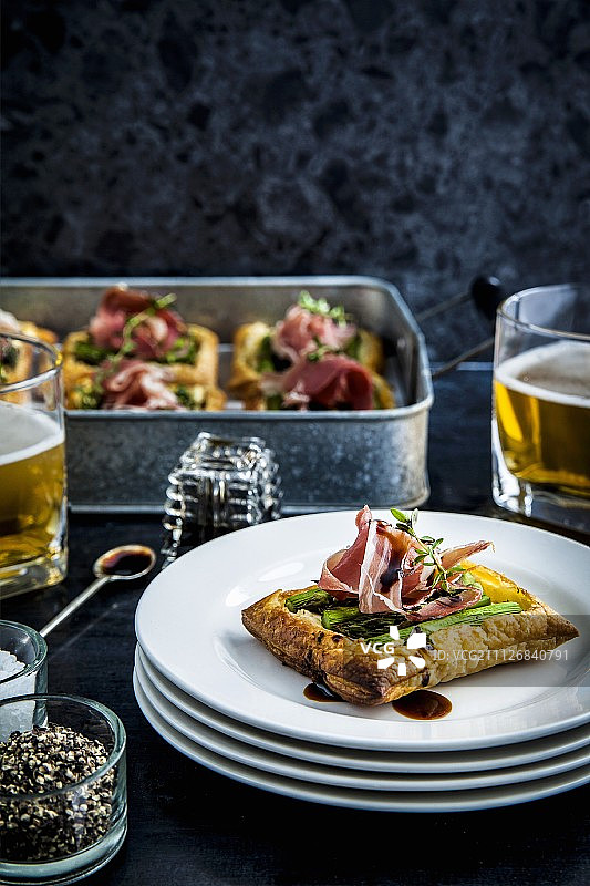 芦笋哈瓦蒂火腿馅饼图片素材