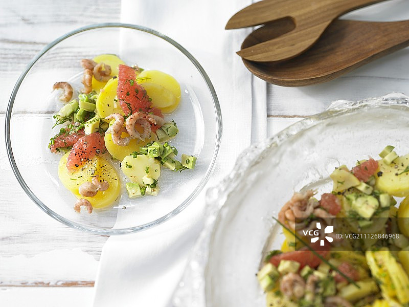 马铃薯牛油果鲜虾沙拉图片素材