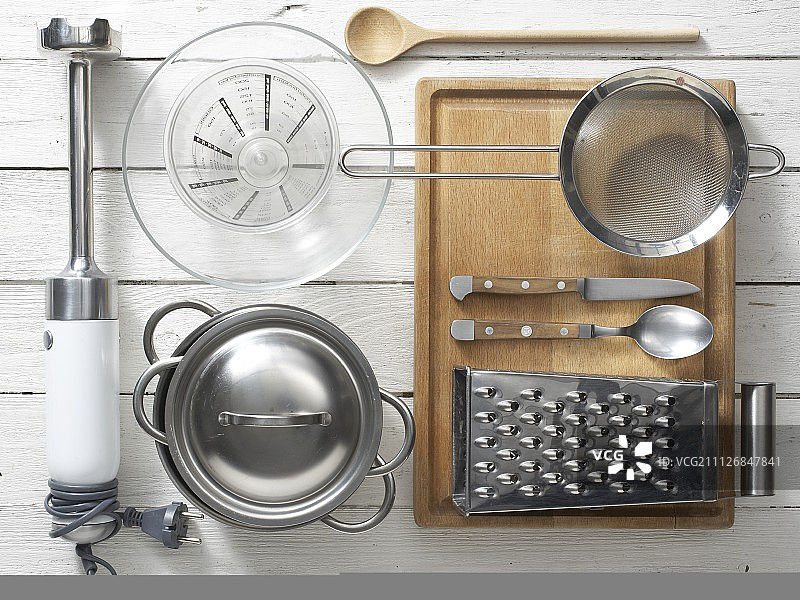 准备婴儿食品的厨房用具图片素材