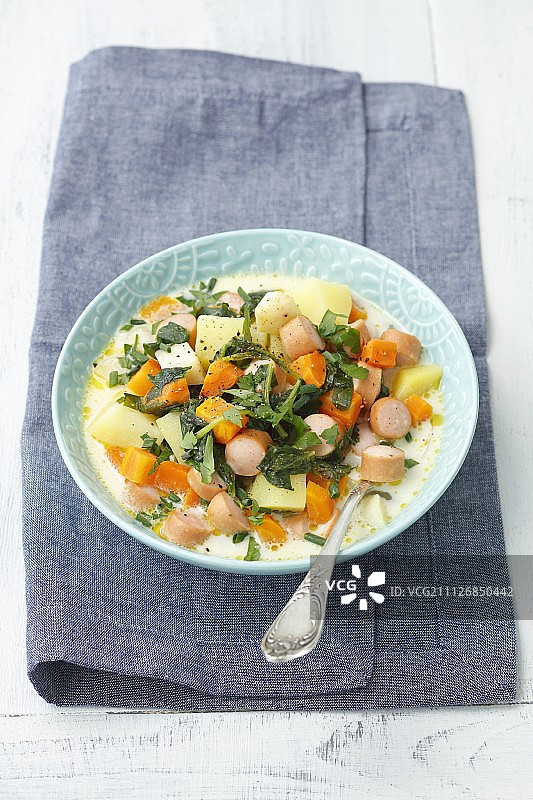 香肠奶油土豆菠菜汤图片素材