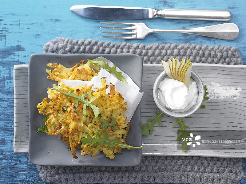 瑞典炸丸子配梨味夸克图片素材