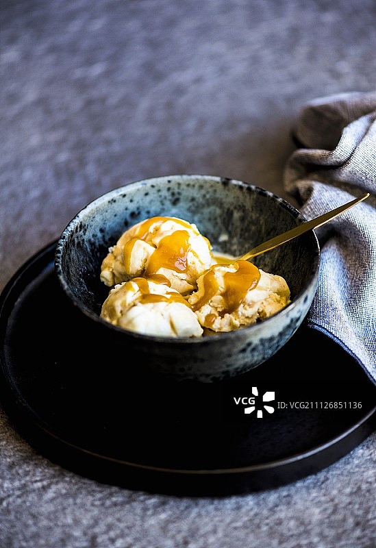 味噌和奶油糖果冰淇淋图片素材