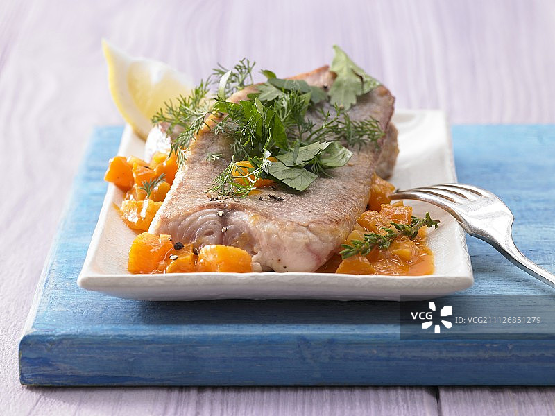 香草柠檬鳎鱼配杏酱图片素材