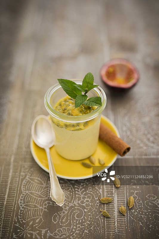 百香果豆蔻芒果冰糕图片素材