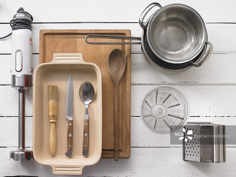制作焗烤土豆的厨房用具图片素材