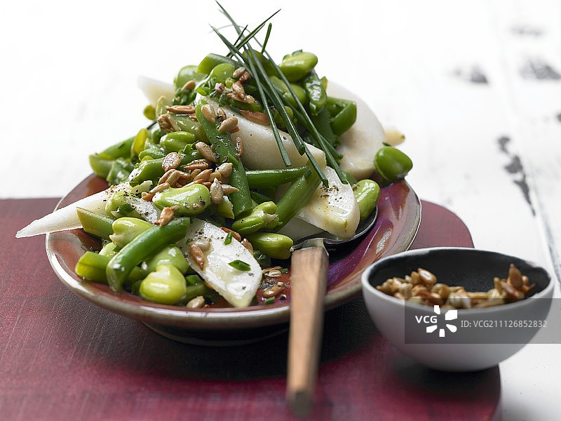 豆子梨子葵花籽沙拉图片素材