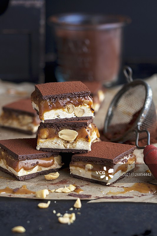 圣诞节自制巧克力和焦糖棒图片素材