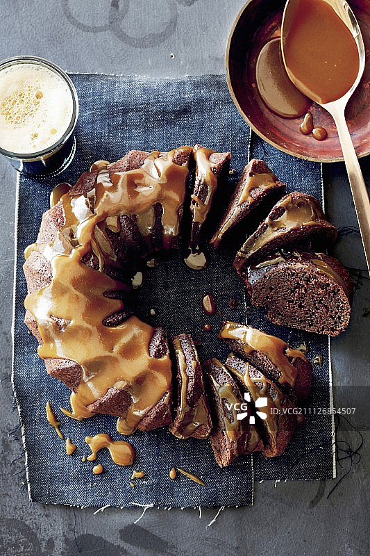 吉尼斯巧克力奶油蛋糕图片素材