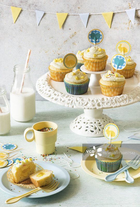 复活节芒果香草纸杯蛋糕图片素材