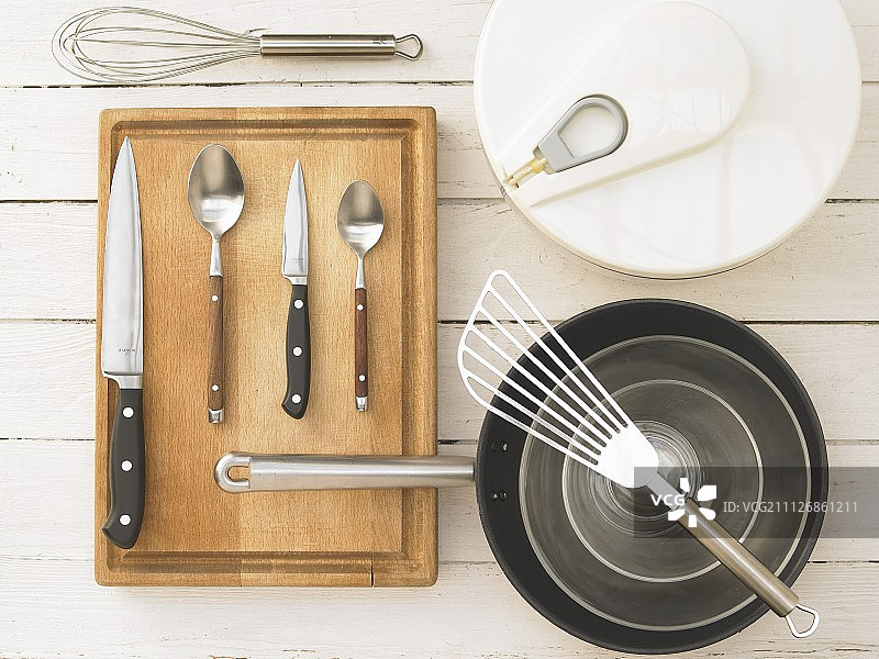 用于制作羊肉片沙拉的厨房用具图片素材