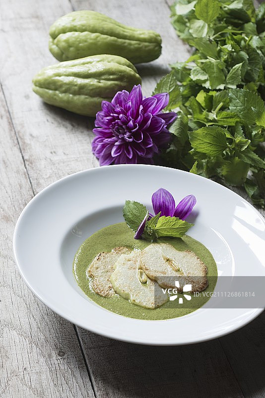 法式酸酱炸佛手瓜片图片素材