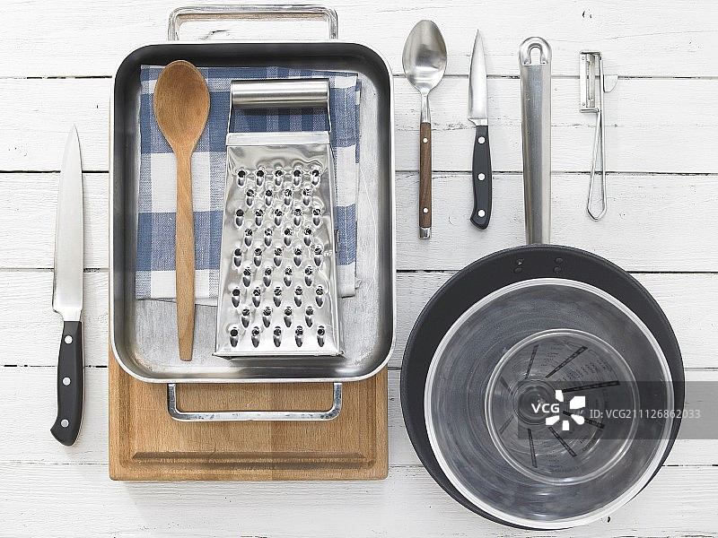 制作土豆煎饼的厨房用具图片素材