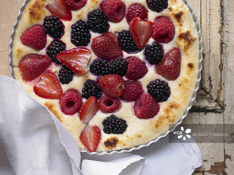 含新鲜浆果的夸克布丁图片素材