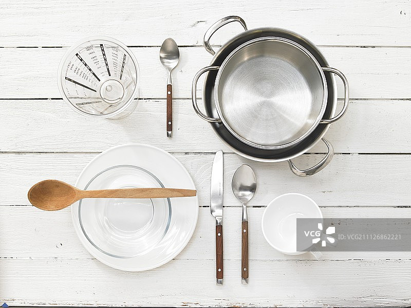 用于制作奶油焦糖的厨房用具图片素材