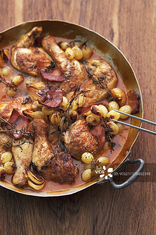 雷司令公鸡（白葡萄酒炖鸡，法国）图片素材