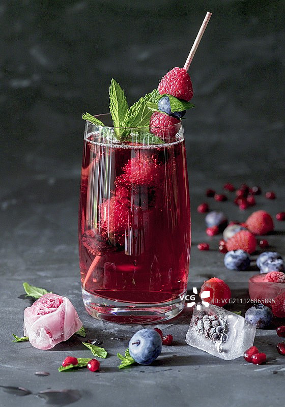 薄荷冰块覆盆子柠檬水图片素材