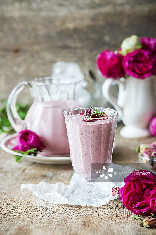 覆盆子玫瑰露酸奶冰沙图片素材