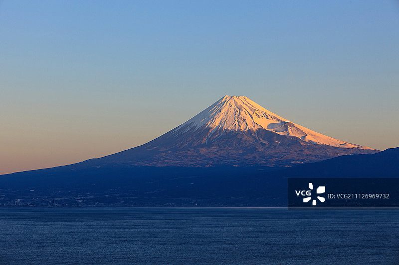 晨曦中的富士山图片素材