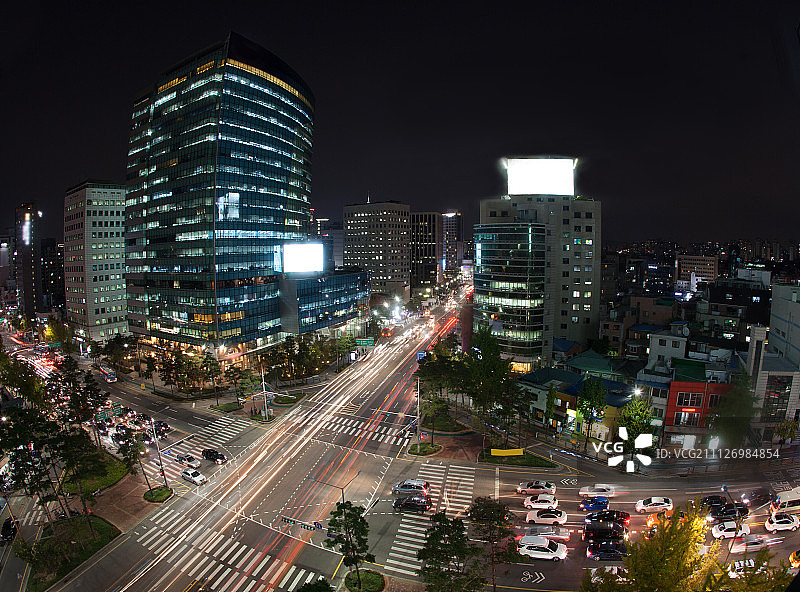 韩国首尔繁忙街道夜景交通图片素材