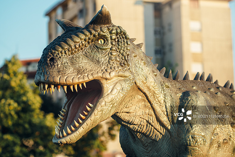 诺维萨迪恐龙公园里的食肉牛龙图片素材