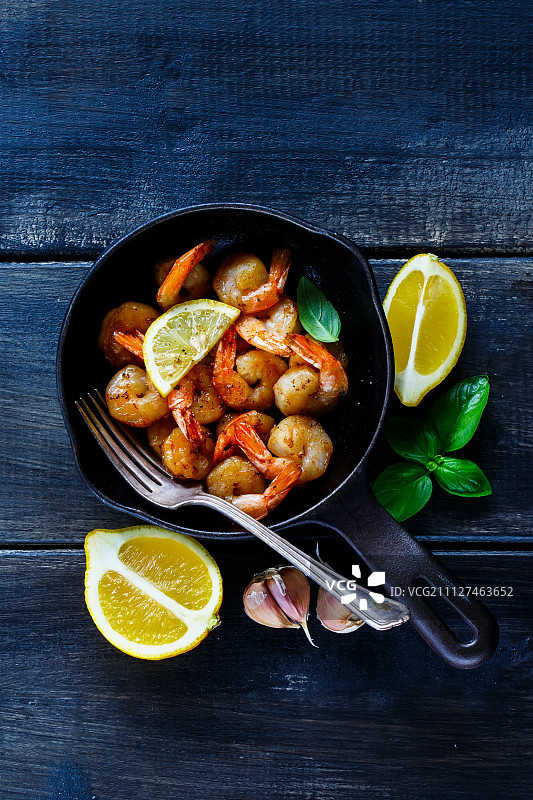 锅中烤虾图片素材