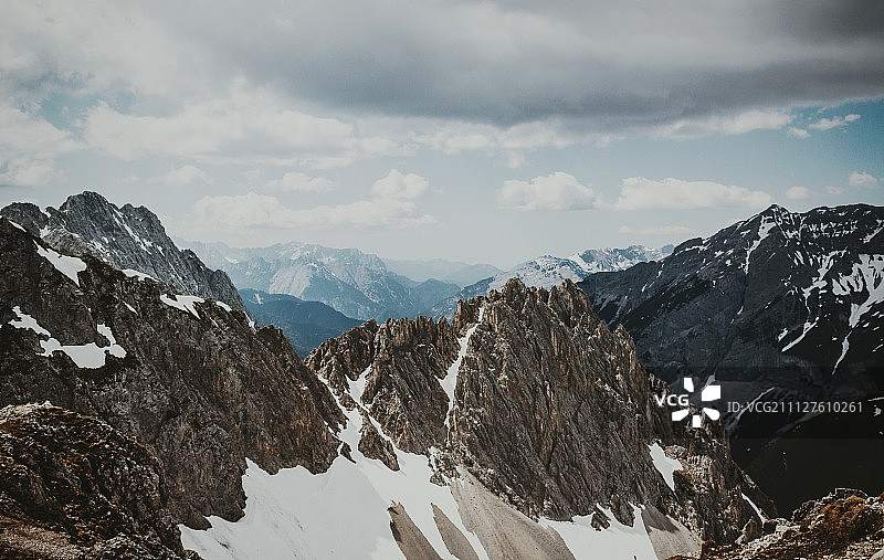 雪山与天空全景图片素材