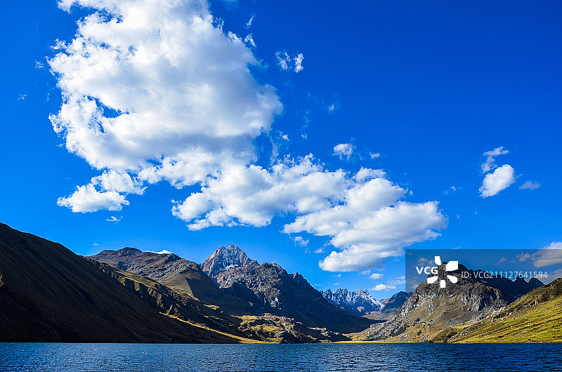 山间云雾图片素材