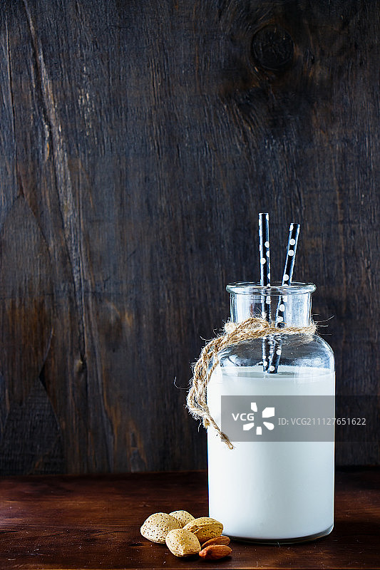 新鲜杏仁奶图片素材