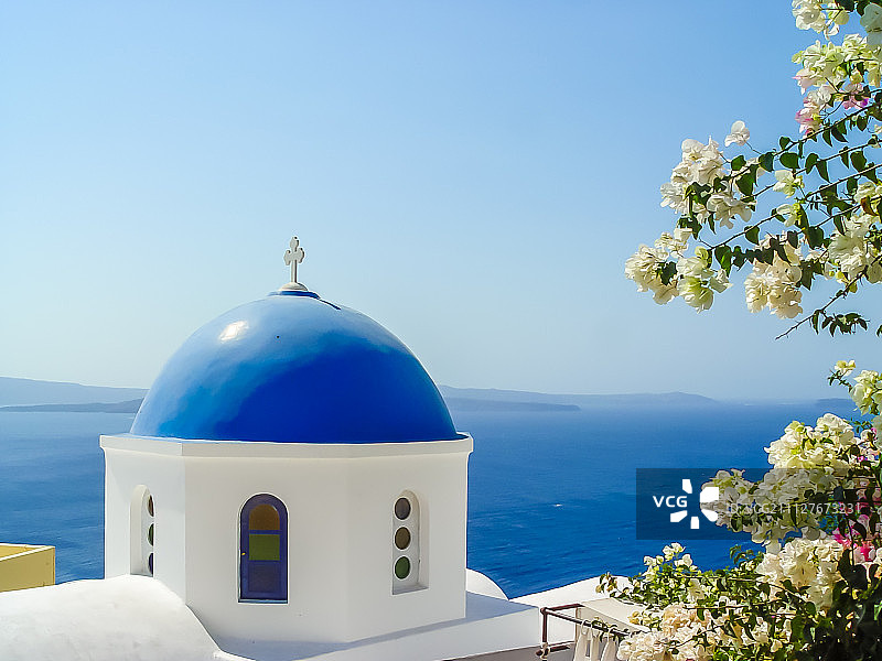 圣托里尼伊亚圣尼古拉斯教堂的蓝色圆顶图片素材