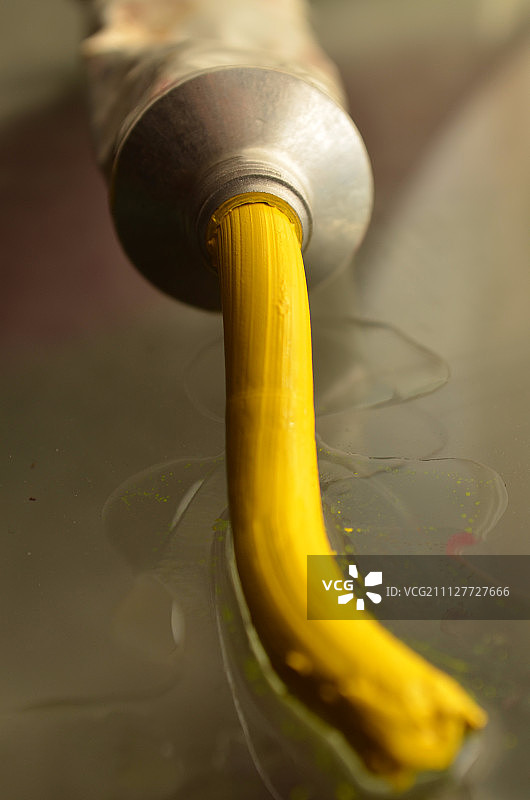 挤出的黄色油彩图片素材