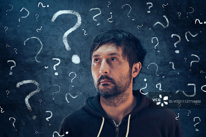 有很多疑问的困惑男人图片素材
